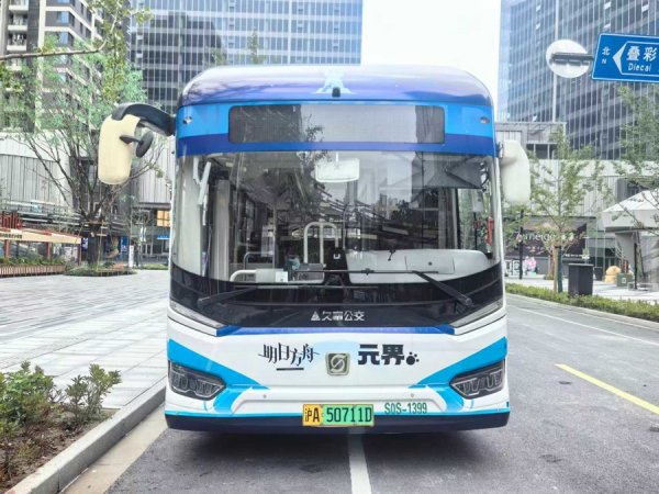 玖富配资 定制公交线路DZ411开通，途经上海首个公交“痛站”，还有“痛车”定制